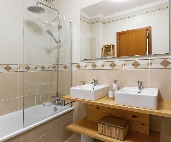 아파트 Modern Flat