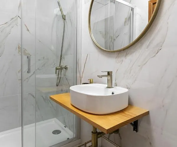 아파트 Modern Flat